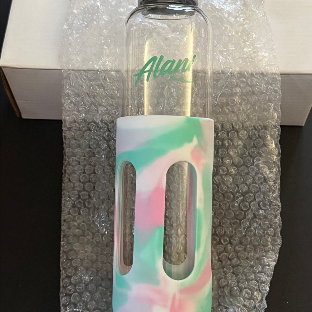 Alani Glass Water Bottle with Tie-Dye Rubber Sleeve - new in box - stainless lid